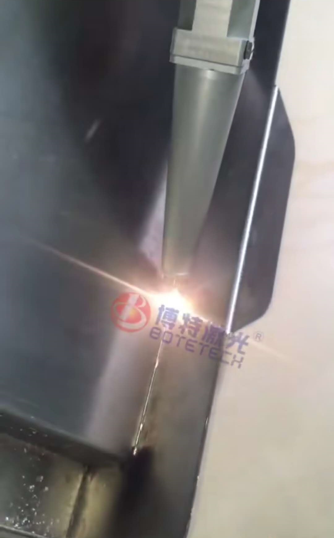 手持式激光焊接 手持式激光焊接